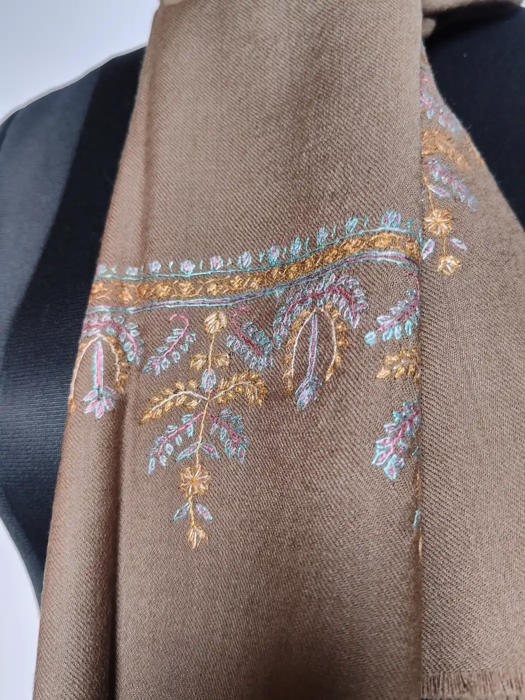 Kashmiri Beige Hand Sozni Embroidered Muffler in 64 Count Fabric - Image 2
