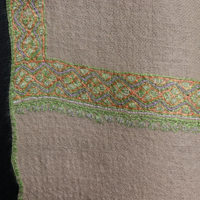 Kashmir-Made Pure Pashmina Stole – Beige with Delicate Sozni Embroidery - Image 3