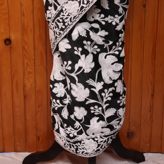 Black Kashmiri Crepe Chinar Jaal Saree | Lal Bazaar Collection - Image 4