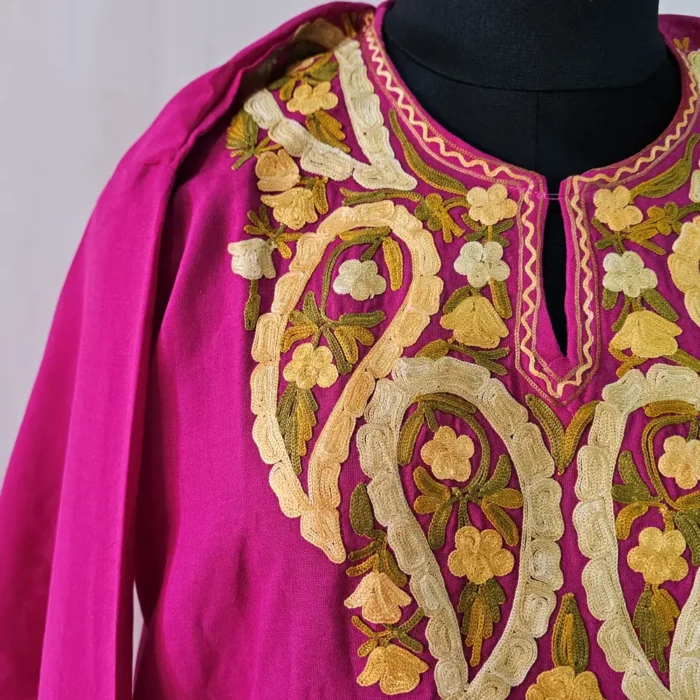 Magenta Kashmiri Kurta Set with Aari Embroidery - Falaq - Image 3