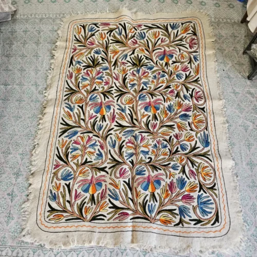 Naqsh-e-Gul 7x5 ft Wool Namda with Hand Aari Embroidery (7x5 ft)