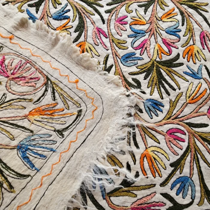 Naqsh-e-Gul 7x5 ft Wool Namda with Hand Aari Embroidery (7x5 ft) - Image 8