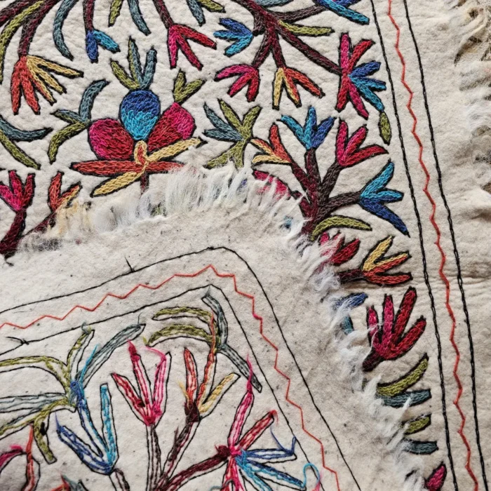 Hand Aari Embroidered Pure Wool Namda - Kashmiri Rug (4x3) - Image 6