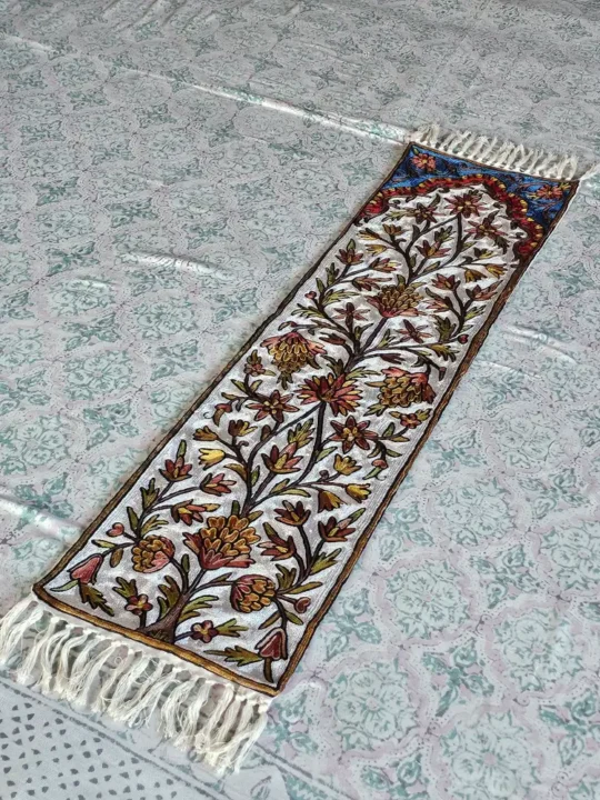 Elegant Chain Stitch Embroidered Runner on Dusooty Cotton – Kashmiri Hand Craft (4×1 ft)