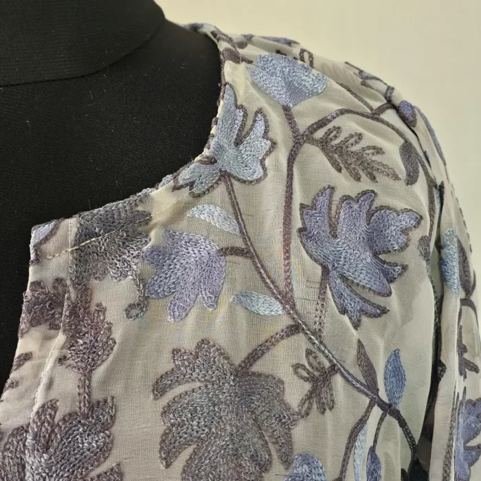 Short Creamy Summer Kurti in Georgette with Kashmiri Aari Work – Lal Bazaar Collection - Image 3