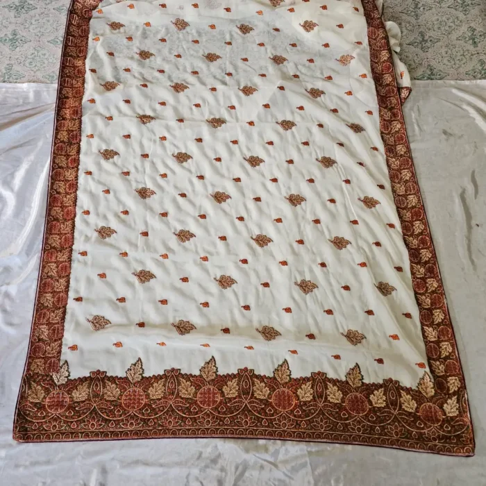White Georgette Saree with Sozni Embroidery from Kashmir | Lal Bazaar - Image 5