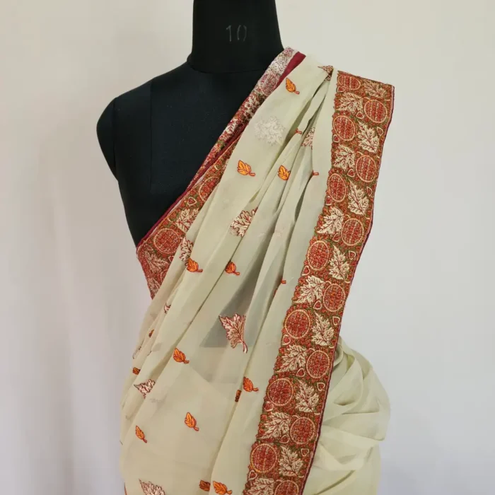 Kashmiri Creamy Sozni Work Saree in Georgette Fabric | Lal Bazaar - Image 2