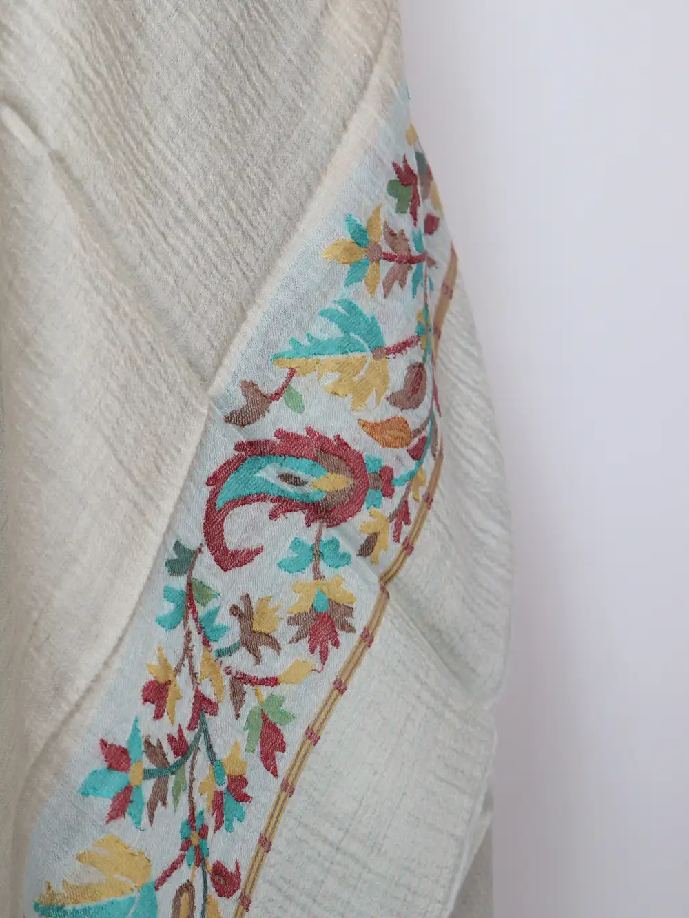 Haiqa White Fine Wool Stole in Kani Work Palla for Women - Image 3