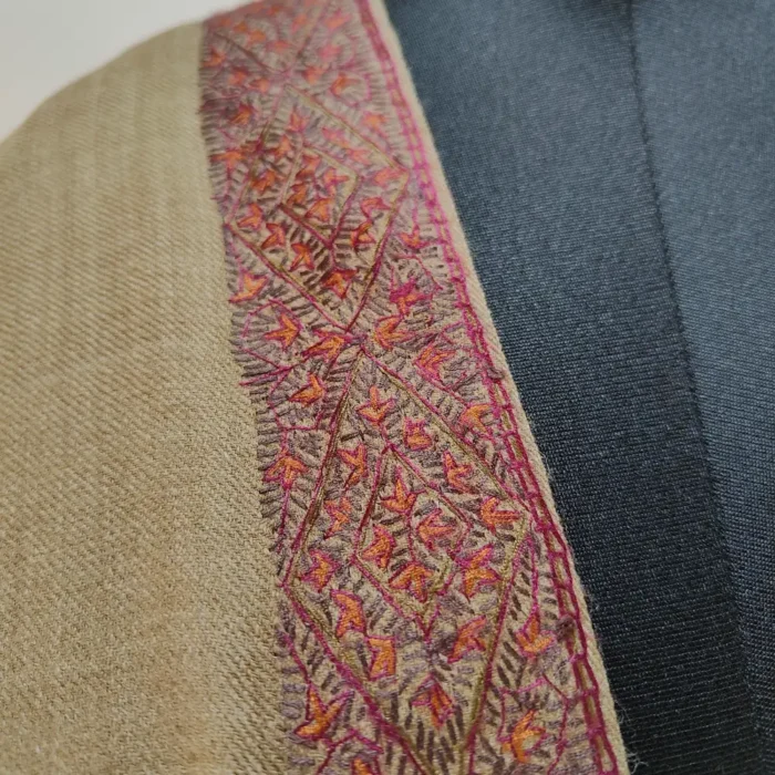 Men’s Wool Hashidar Kashmiri Beige Shawl with Hand Sozni Elegance - Image 4