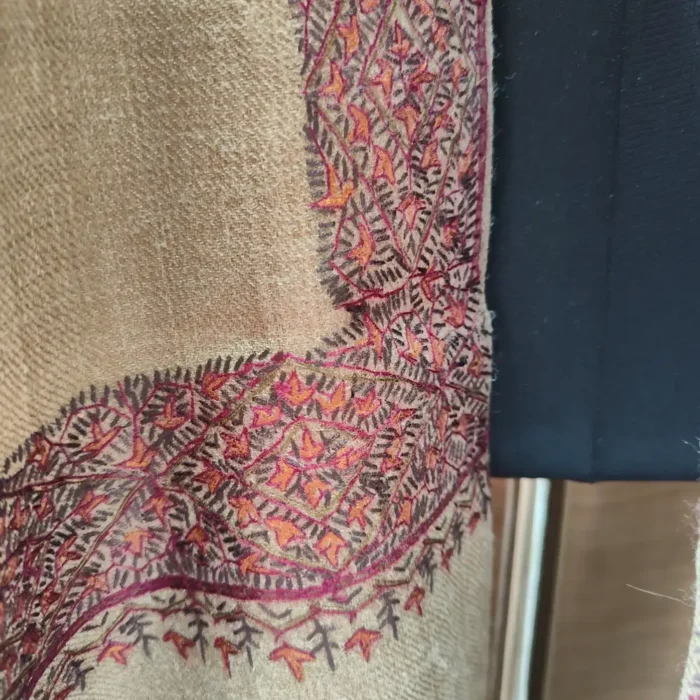 Men’s Wool Hashidar Kashmiri Beige Shawl with Hand Sozni Elegance - Image 5