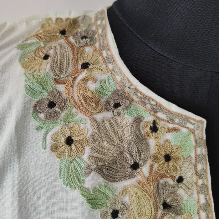 Cream Aari Cotton Shehzadi Gul Short Kurti with Sleeves Work from Srinagar - Image 3