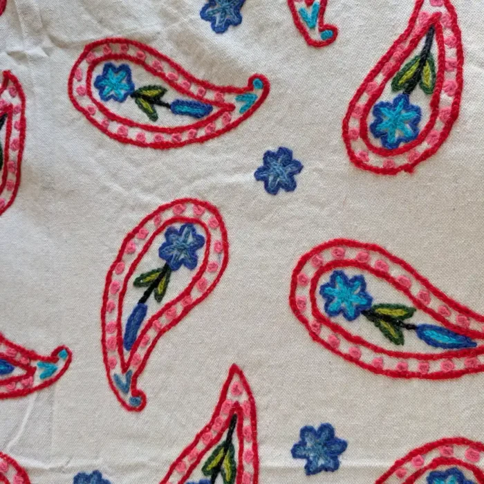 Srinagar-made Double Hand Crewel Embroidered Bed Cover in Dusoot Cotton - Image 4