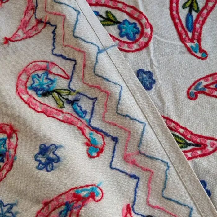 Srinagar-made Double Hand Crewel Embroidered Bed Cover in Dusoot Cotton - Image 3