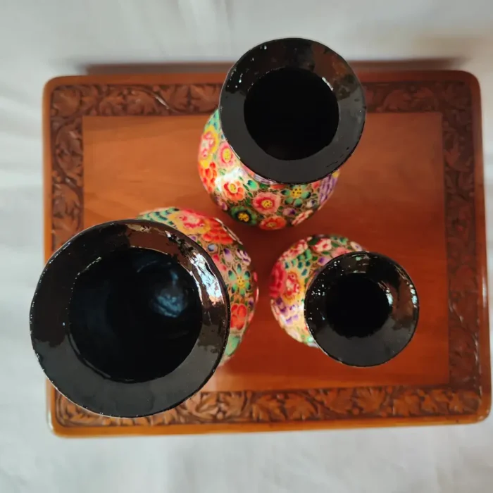Hand Painted Kashmiri Paper Machie Phooldaan - Set of 3 Flower Vases - Image 4