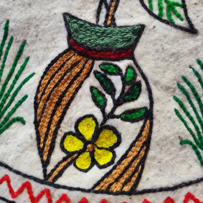 3×2 ft Kashmiri Wool Namda with Hand Aari Embroidery - Image 3