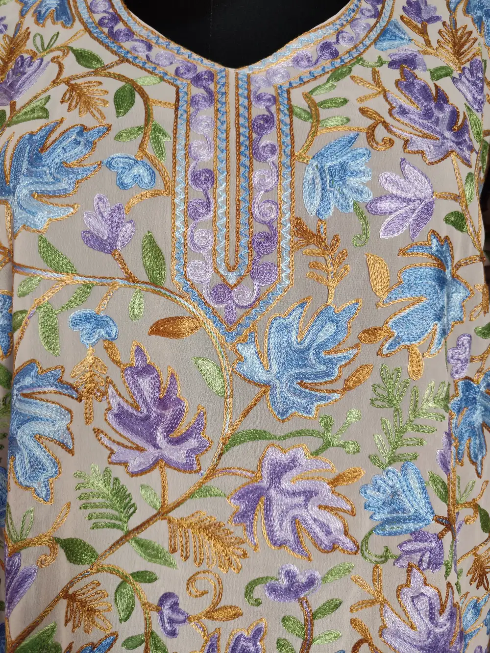 Zunaira Pink Georgette Long Kurti in Chinar Front Back Aari Embroidery - Image 3