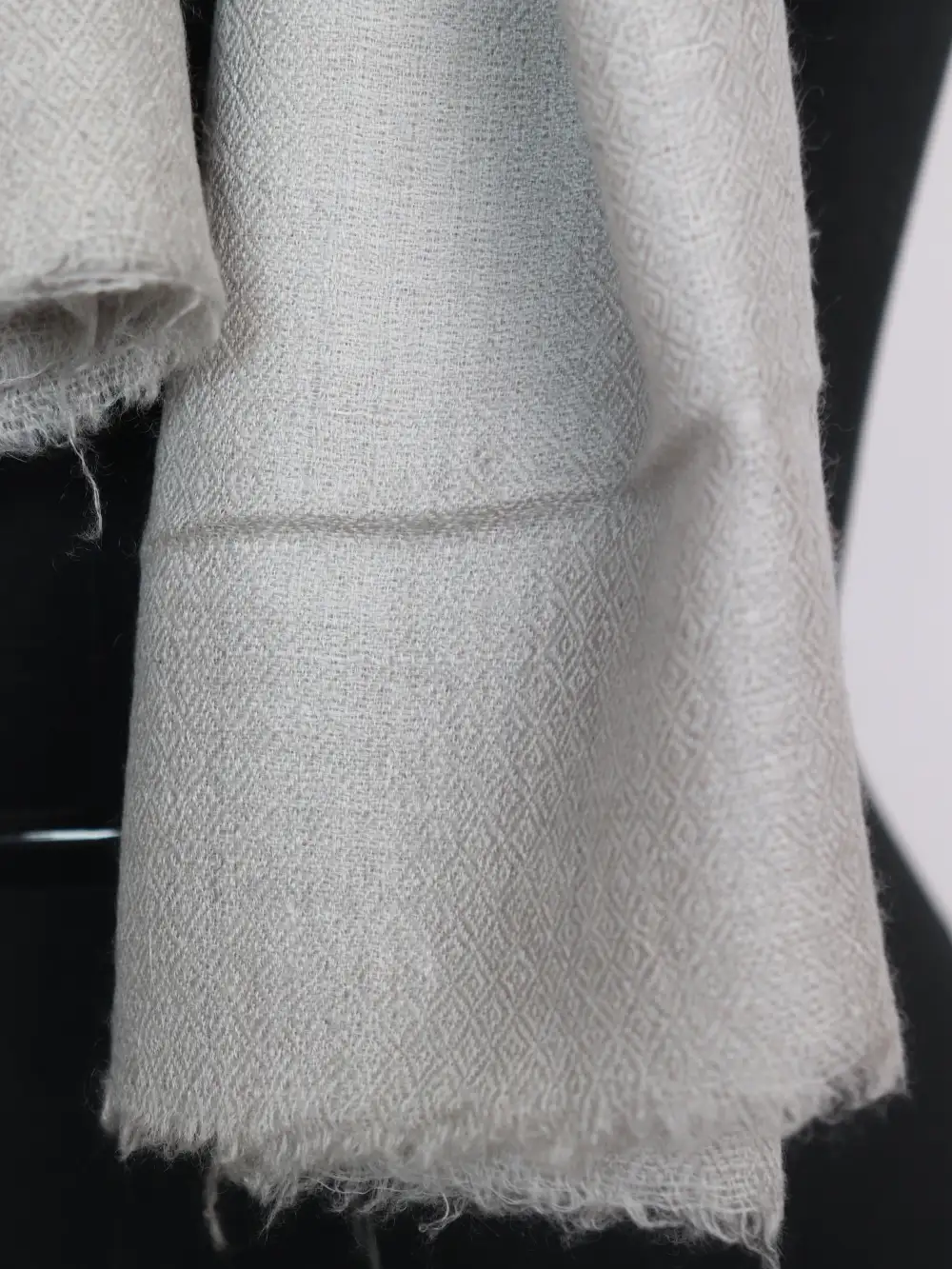 Bulbul Pure Pashmina Womens Muffler in Off White - Image 2