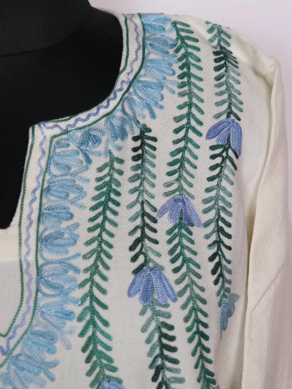 Samirah White Cashmilon Wool 2pc Pheran Set with Aari Embroidery - Image 3