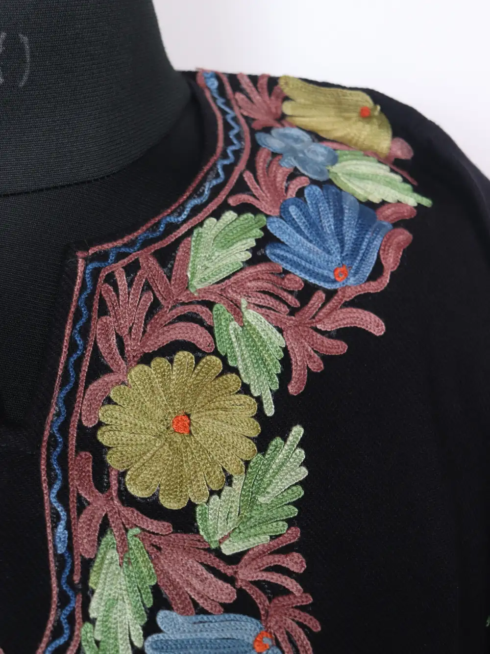 Naeem Black Cashmilon Wool 2pc Pheran Set with Aari Embroidery - Image 3