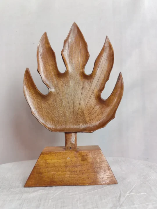 Kashmiri Handcrafted Chinar Leaf – Carving Work