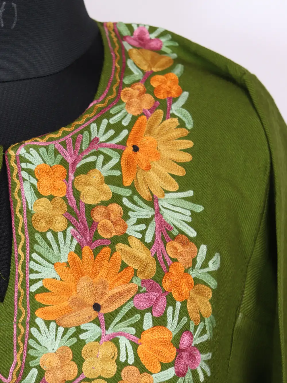 Aisha Mehandi Green Cashmilon Wool Pheran with Aari Embroidery - Image 3