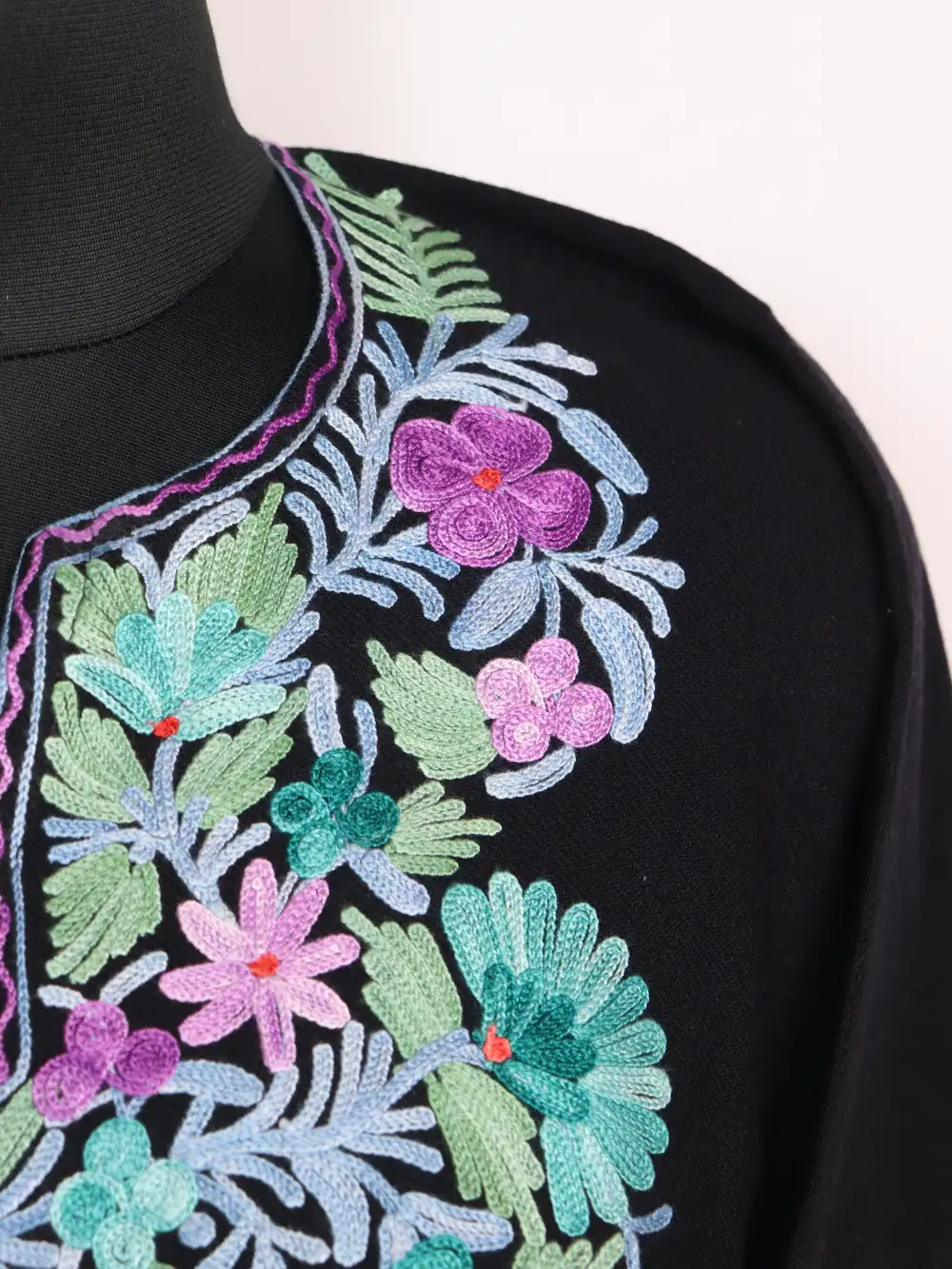 Saiba Cashmilon Black Wool Pheran with Aari Sleeve Point Embroidery - Image 3