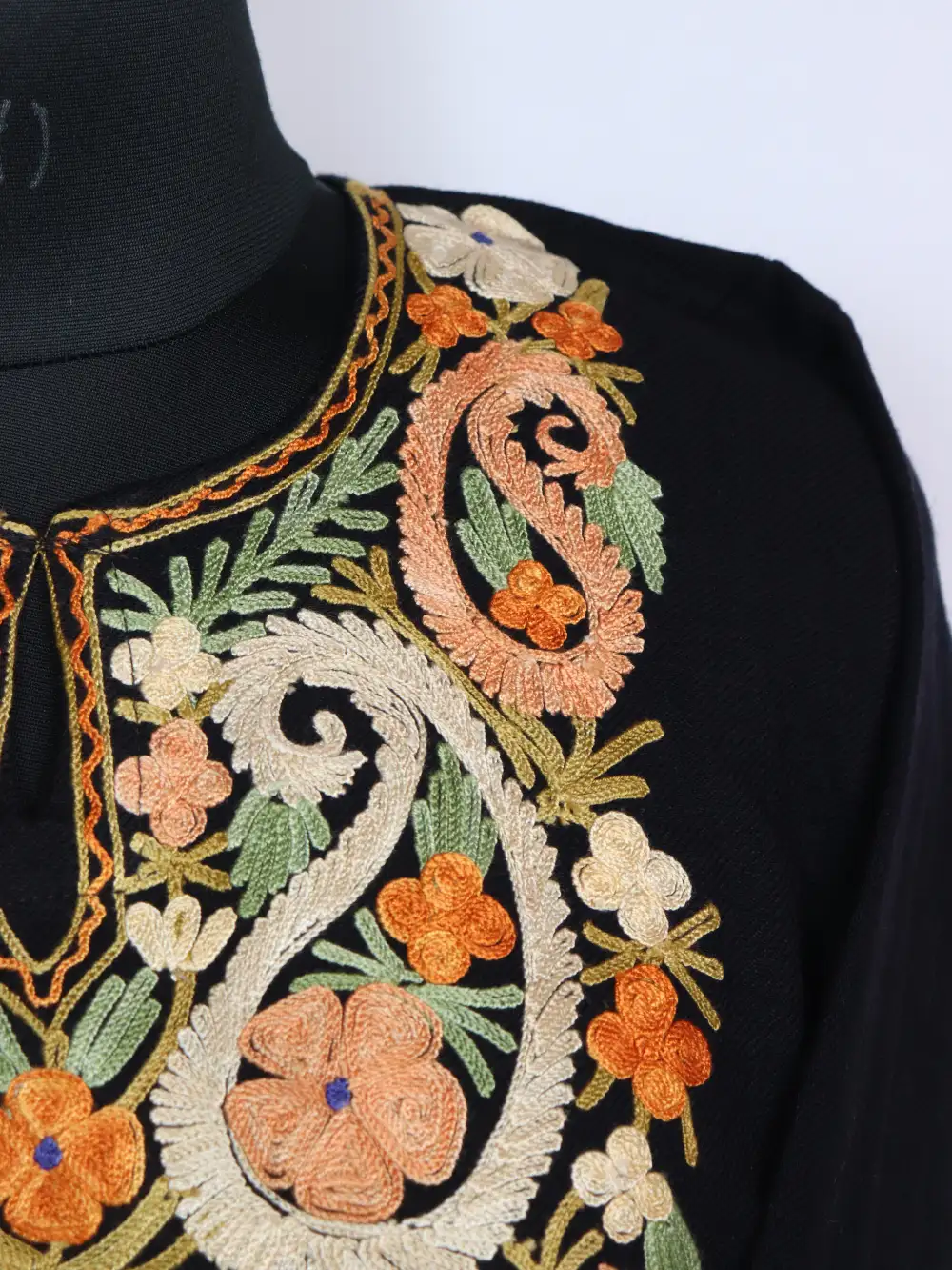 Qurat Black Cashmilon Wool Pheran with Aari Sleeve Point Embroidery - Image 3