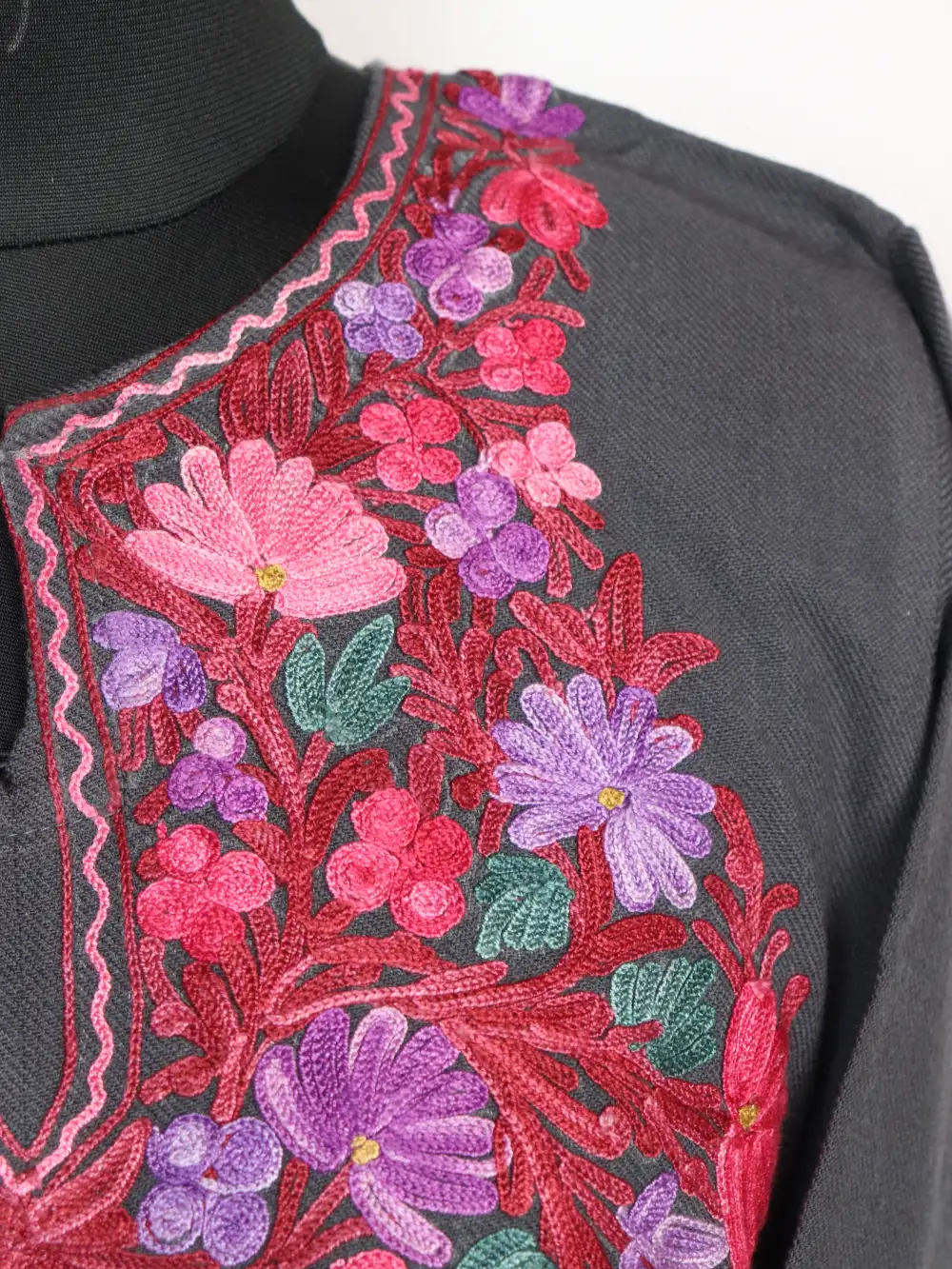 Grey Cashmilon Wool Pheran Taha with Aari Sleeve Point Work - Image 3