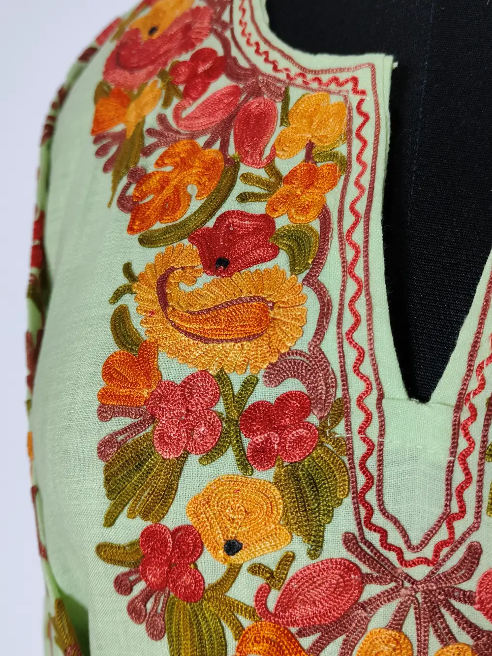 Cotton Pastel Green Short Kurti Anha With Aari Sleeve Embroidery - Image 3