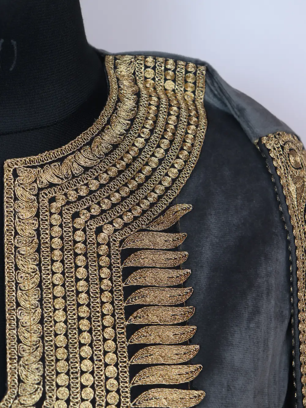 Norein Dark Grey Velvet 3pc Loose Pheran Set Zari Tilla Embroidery - Image 3