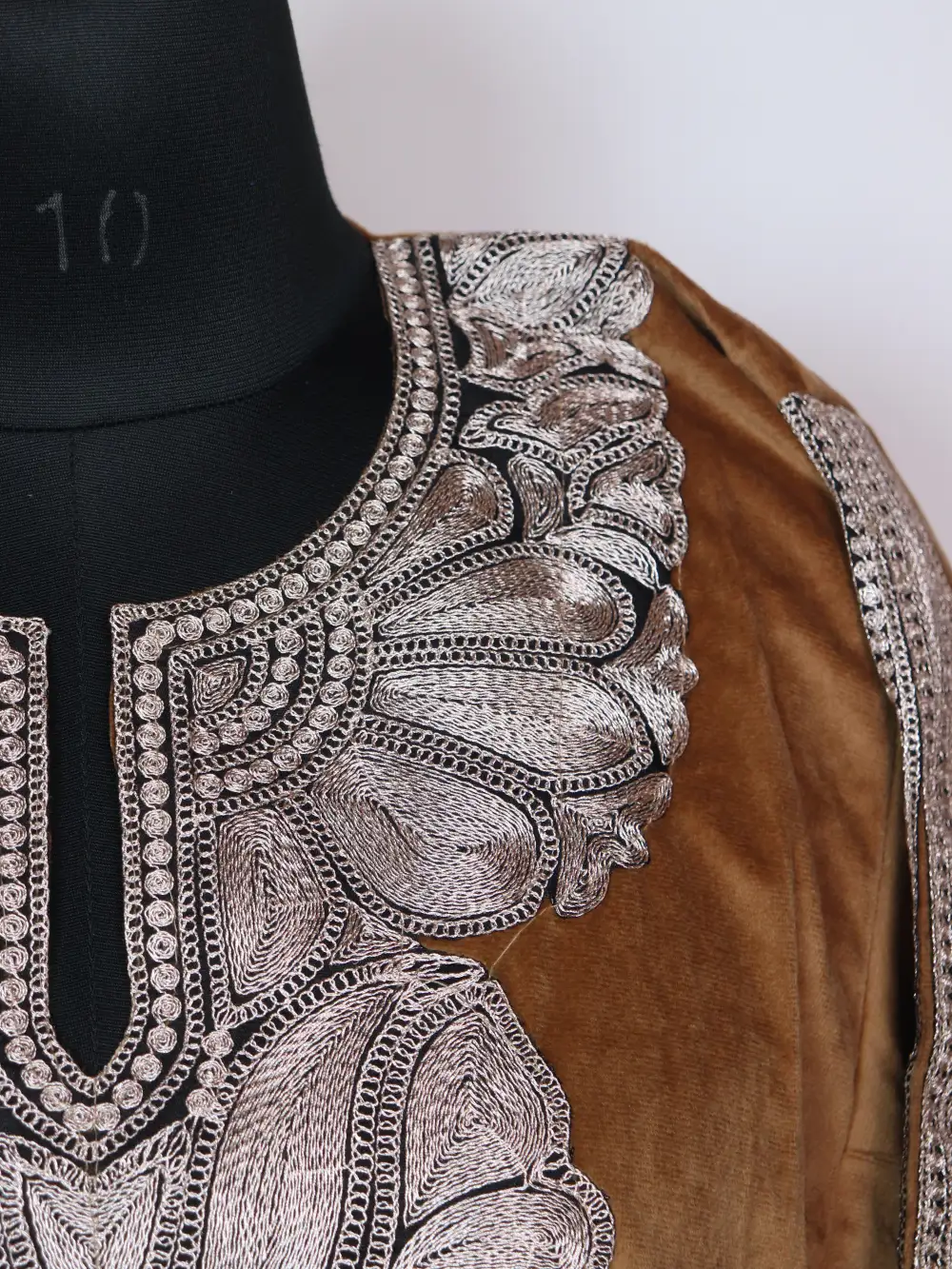 Brown Zunairah Velvet 3pc Loose Pheran Set Zari Tilla Embroidery - Image 3