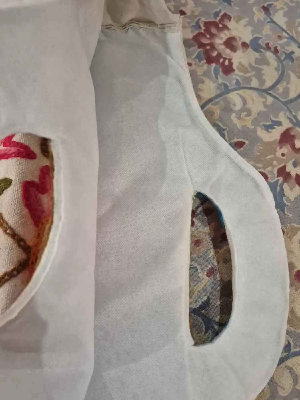 Kashmiri White Cotton Handbag with Hand Crewel Embroidery - Image 4