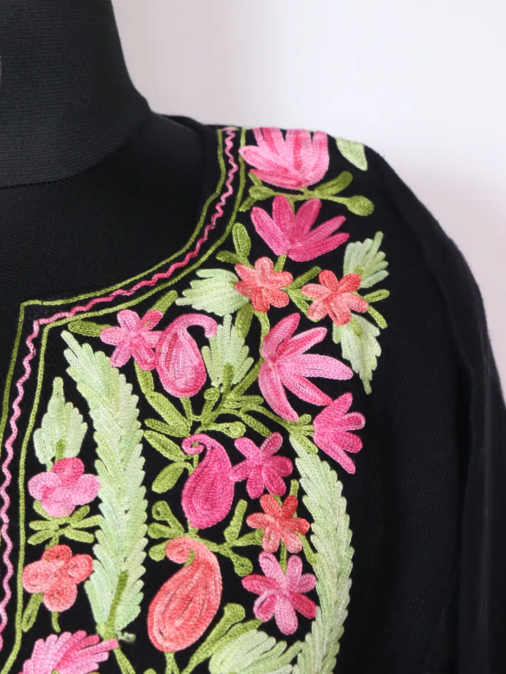 Loose Black Cashmilon Wool 2pc Pheran Set with Maryam Aari Embroidery - Image 3