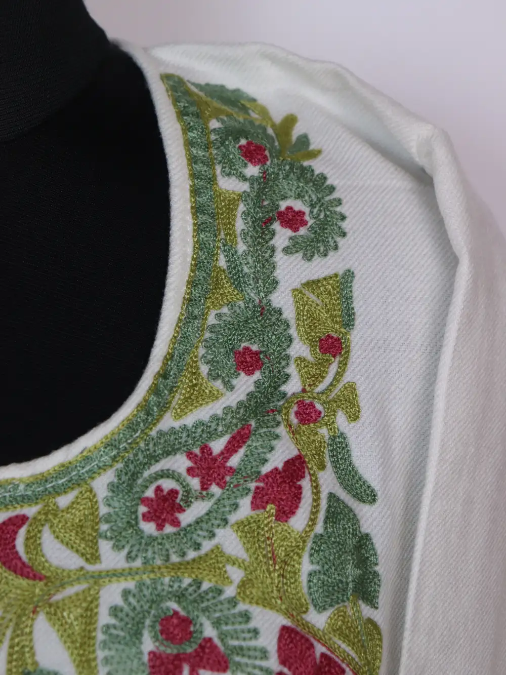 Huda Kashmir Pheran White Cashmilon Wool Aari Embroidery - Image 3