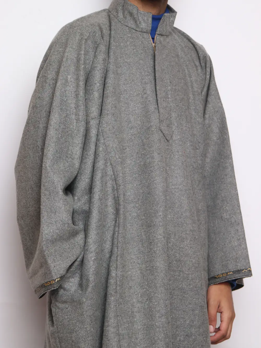 Kashmiri Mens Grey Plain Kashmiri Pheran in Tweed Wool - Image 2