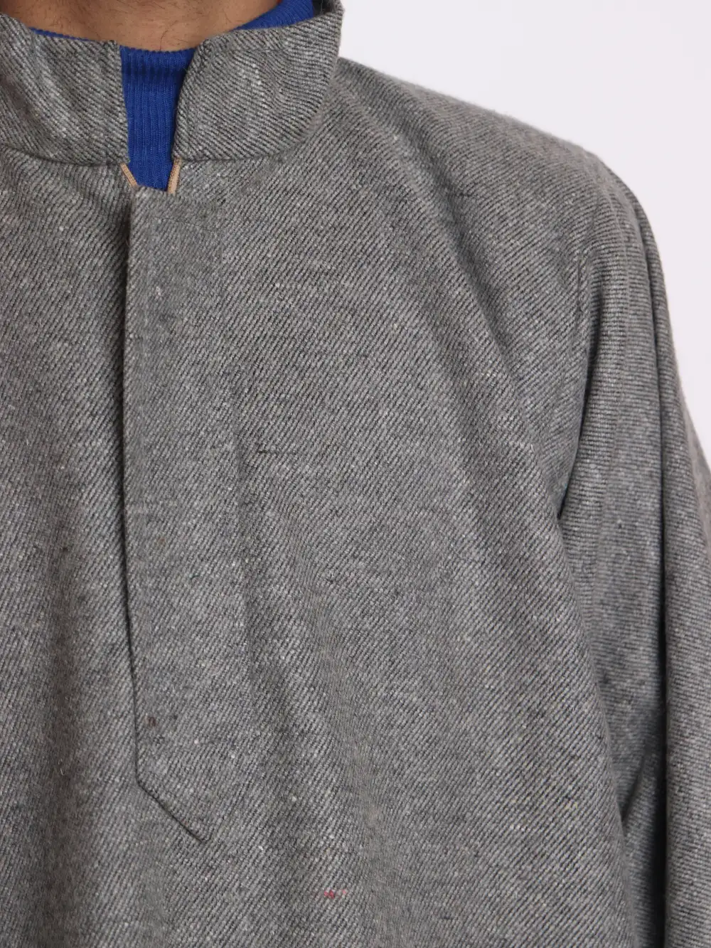 Kashmiri Mens Grey Plain Kashmiri Pheran in Tweed Wool - Image 3