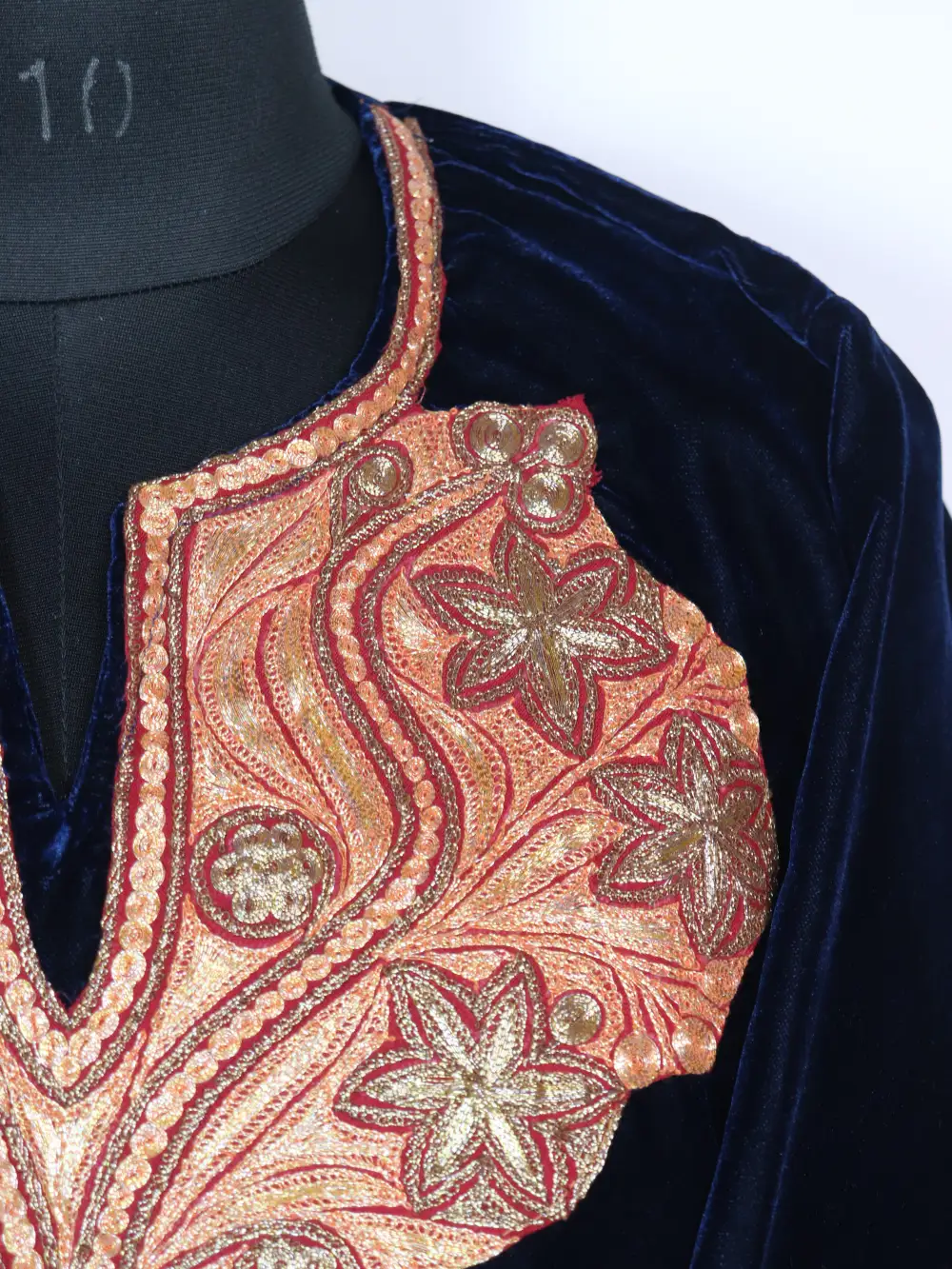 Dark Blue Velvet Pheran Designer in Botte Tilla Embroidery Rida - Image 3