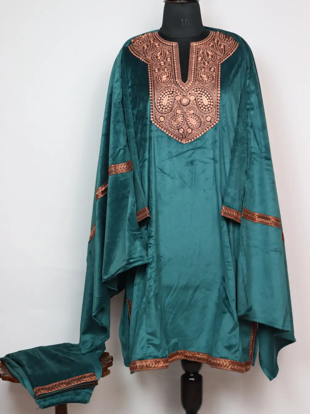 Loose 3pc Pheran Set in Green Velvet with Zari Tilla Embroidery Faryah