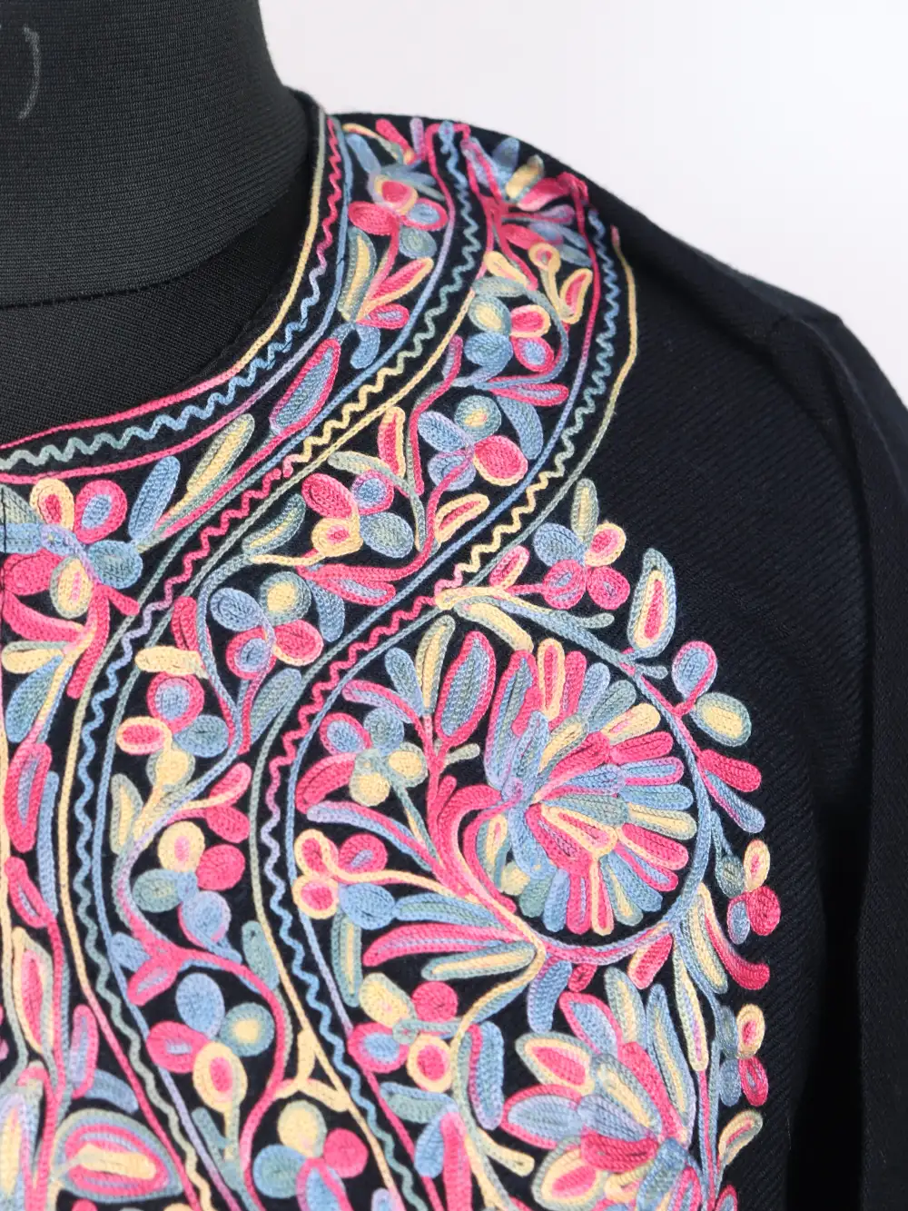 Black Cashmilon Wool Pheran Nadiya with Aari Work - Image 3