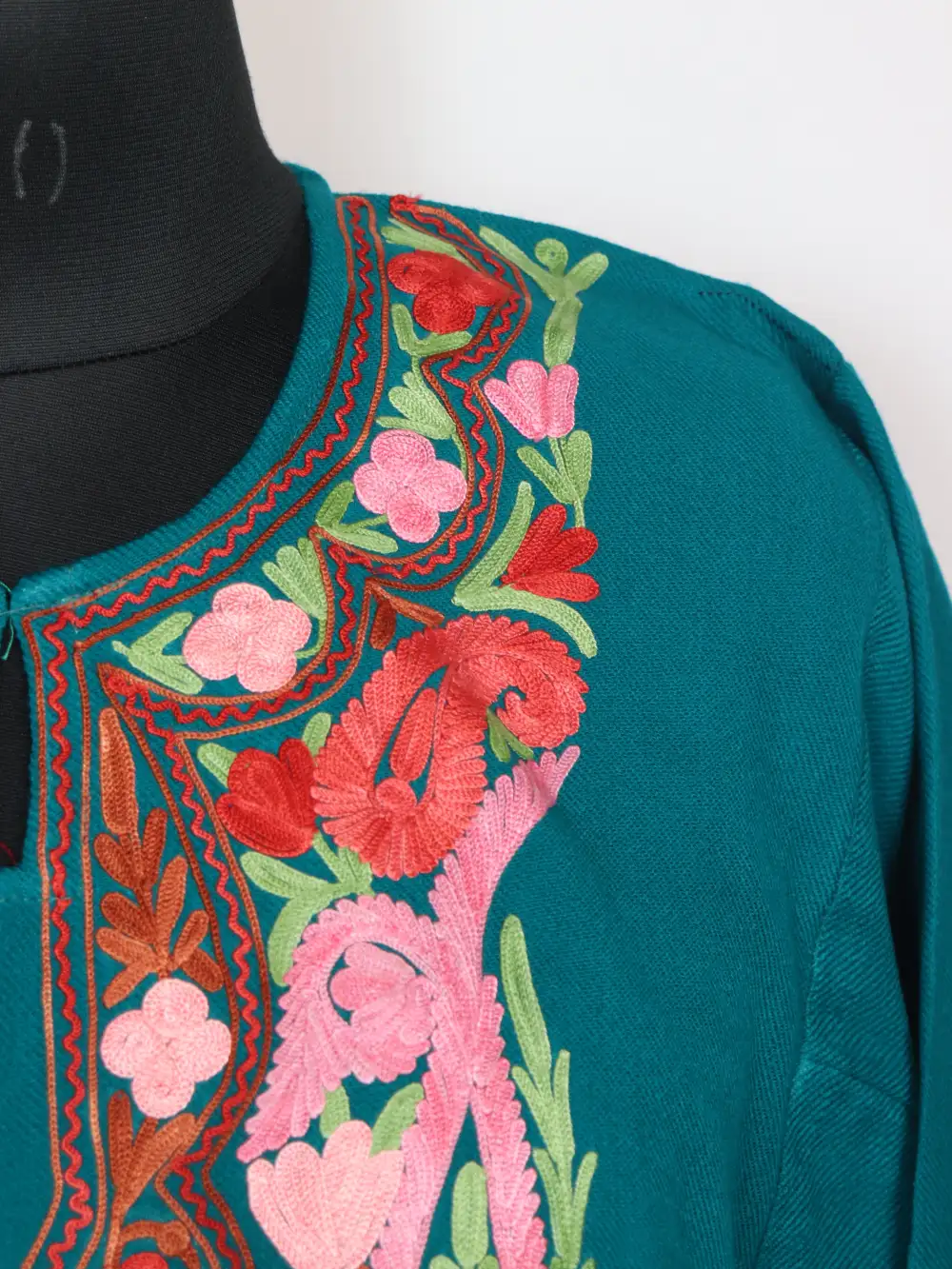 Oceanic Green Cashmilon Wool Pheran with Aari Embroidery - Image 3