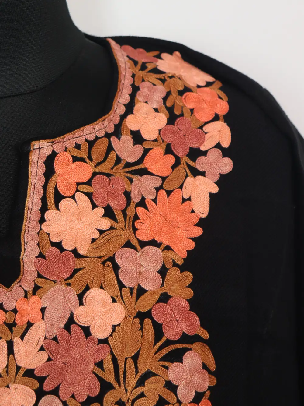 Aari Embroidery Black Hazratbal Pheran in Cashmilon Wool - Image 3