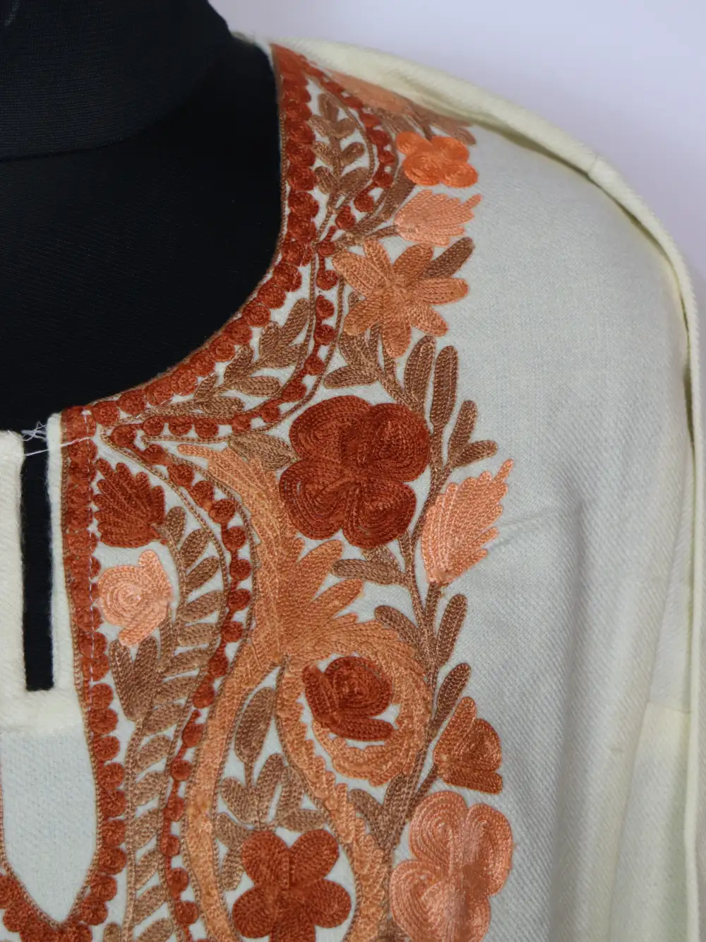 White Pheran with Aari Embroidery in Cashmilon Wool Buchpora - Image 3