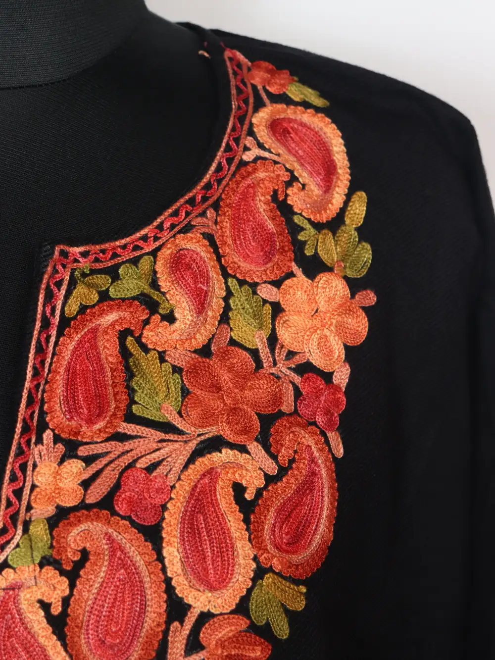 Hunar Black Cashmilon Wool Pheran Dress with Aari Embroidery - Image 3