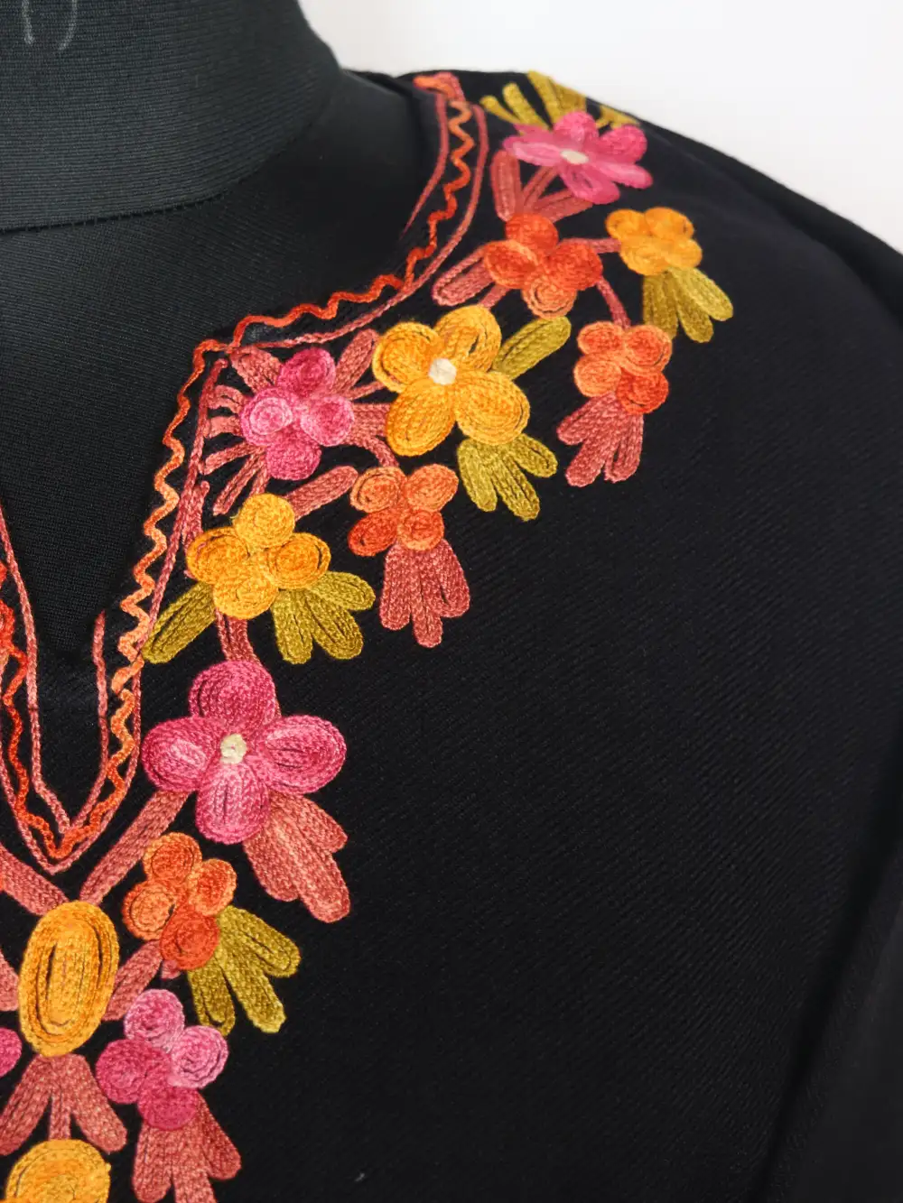 Taseer Cashmilon Wool Pheran with Nawa Sleeve Aari Embroidery - Image 3