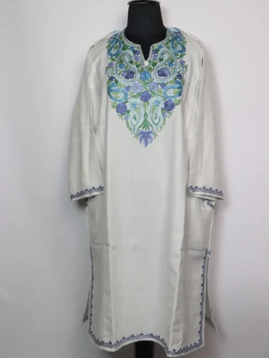 White Pheran with Aari Embroidery in Cashmilon Wool Zadibal