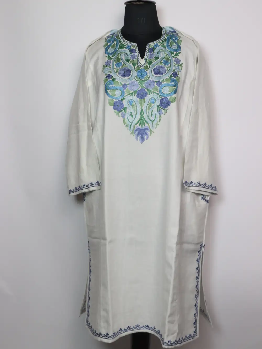 White Pheran with Aari Embroidery in Cashmilon Wool Zadibal