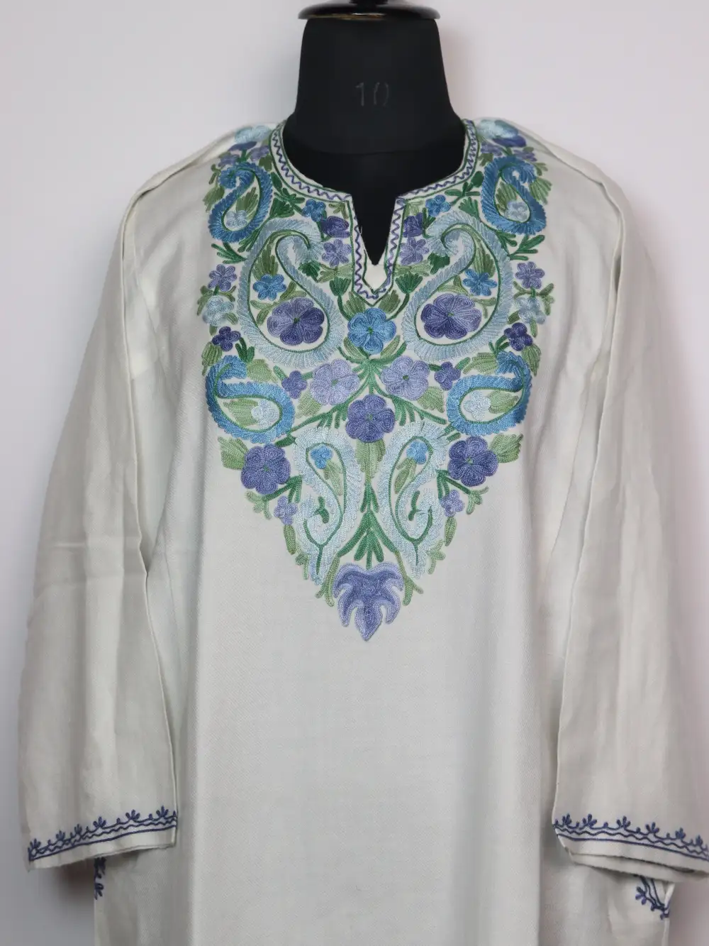 White Pheran with Aari Embroidery in Cashmilon Wool Zadibal - Image 2