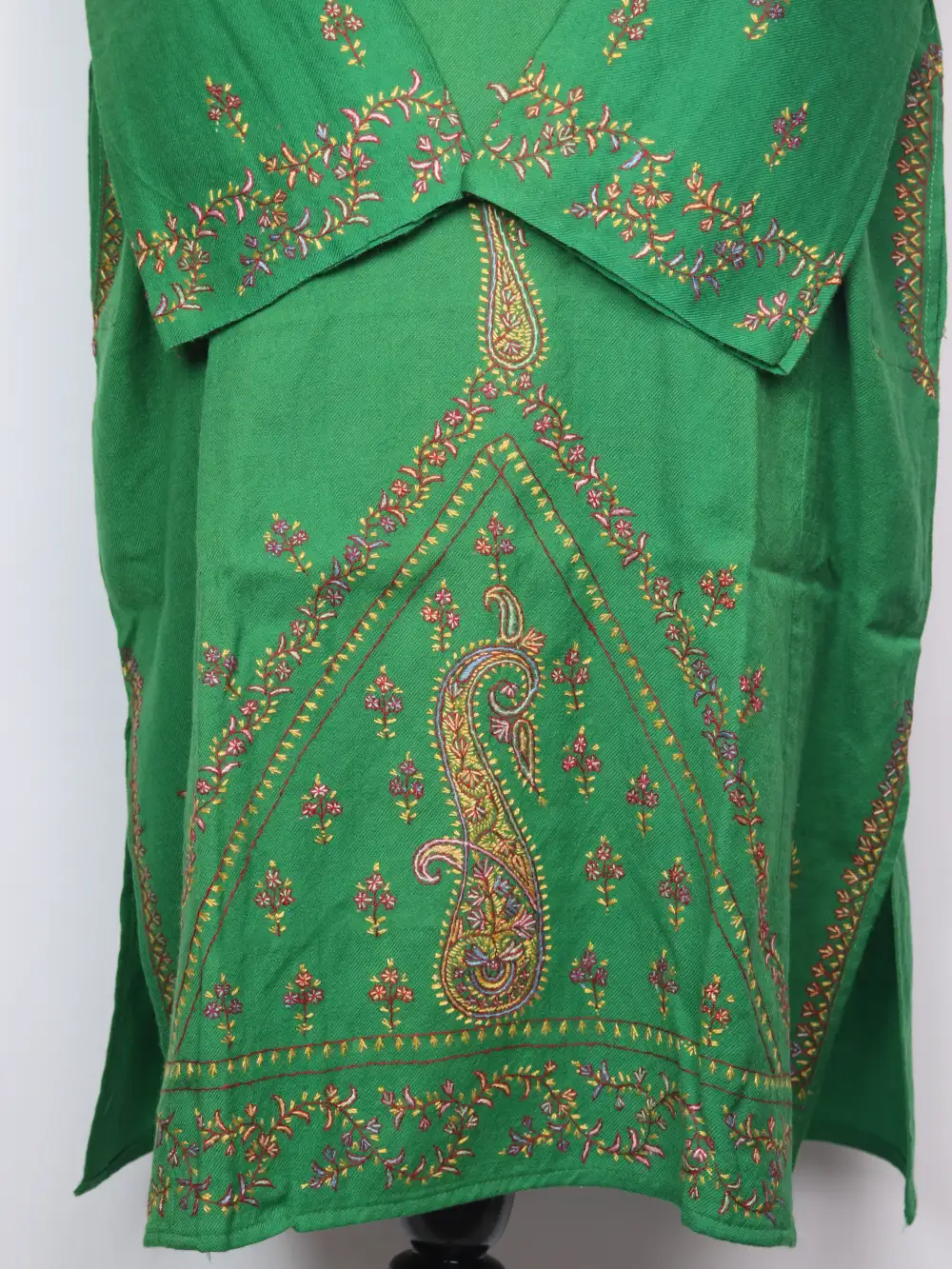 Woolen Green Pheran with Hand Sozni Embroidery in Raffal Safa - Image 4