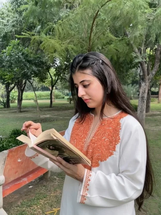 Qudrat White Cashmilon Aari Embroidered Pheran