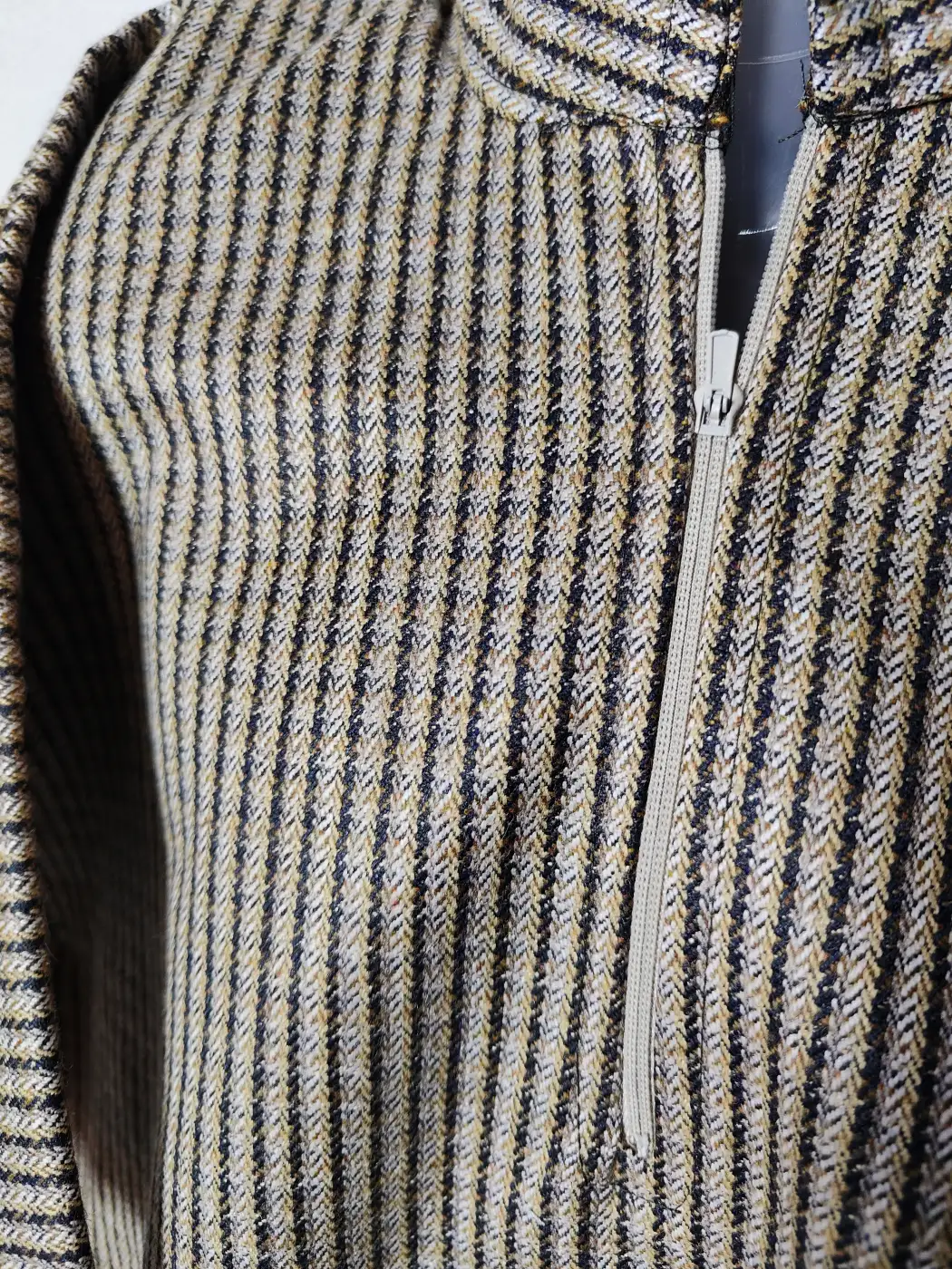 Yasir Kashmiri Grey Lakeer Kids Pheran in Tweed with Topi for Kids - Image 2